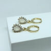 Brinco Argolinha Gota Quartzo Branco Folheado a Ouro 18K